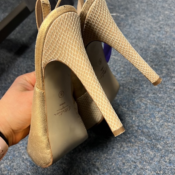 💜L’Atelier Gold Heels 8 - Picture 3 of 3